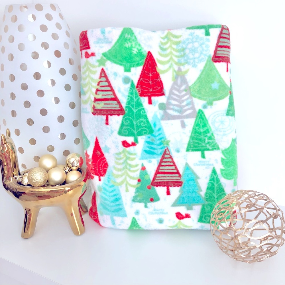 Soft Christmas Holiday Fleece Plush Fringed Throw Blanket Red Green Teal Trees